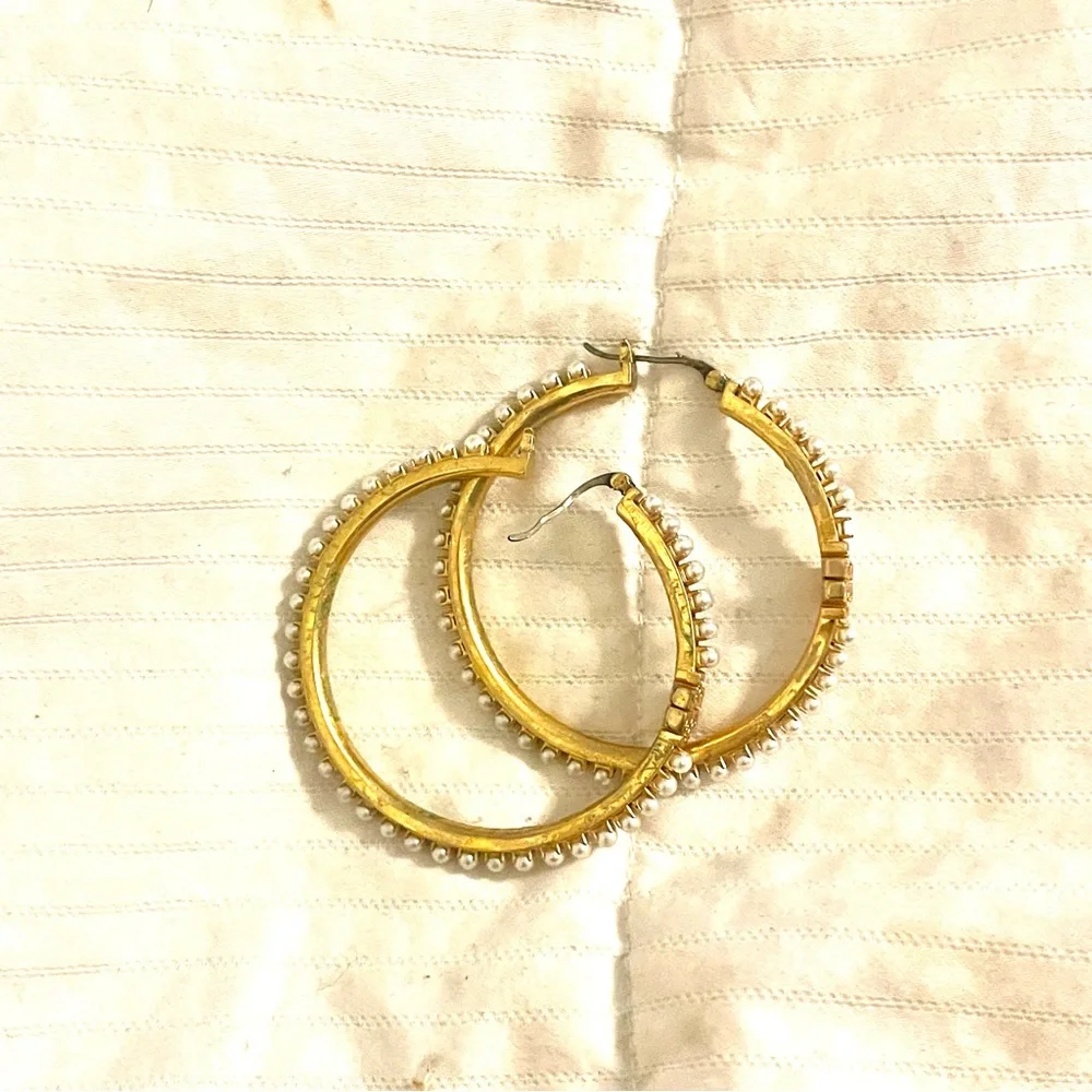 Tory Burch- Britten Pearl Hoop Earrings set in Gold. EUC. - Picture 3 of 5